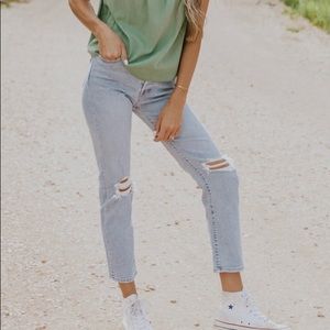 Levi’s high rise wedgie distressed jeans 👖